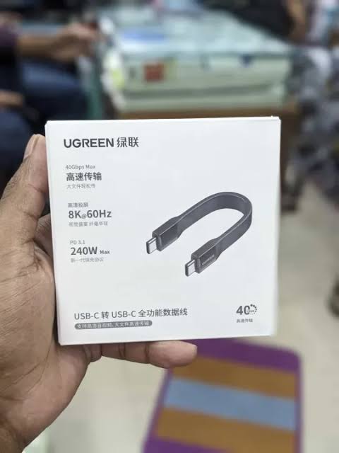 UGREEN L315 240W USB-C to USB-C cable 40Gbps 8K 0.12m model 75176 for laptop dock monitor and SSD connection